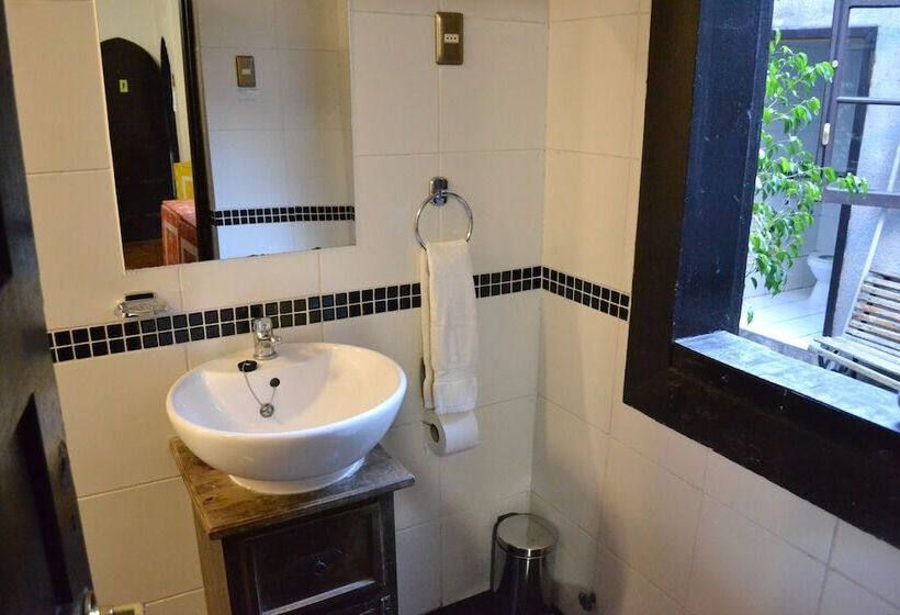 تختخواب در اتاق مشترک, Landay Hostel