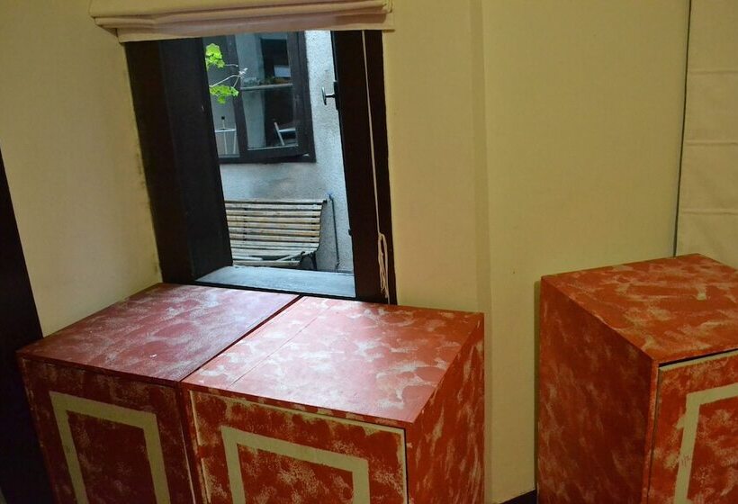 تختخواب در اتاق مشترک, Landay Hostel