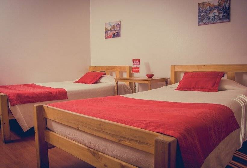 اتاق استاندارد با سرویس بهداشتی مشترک, Landay Hostel