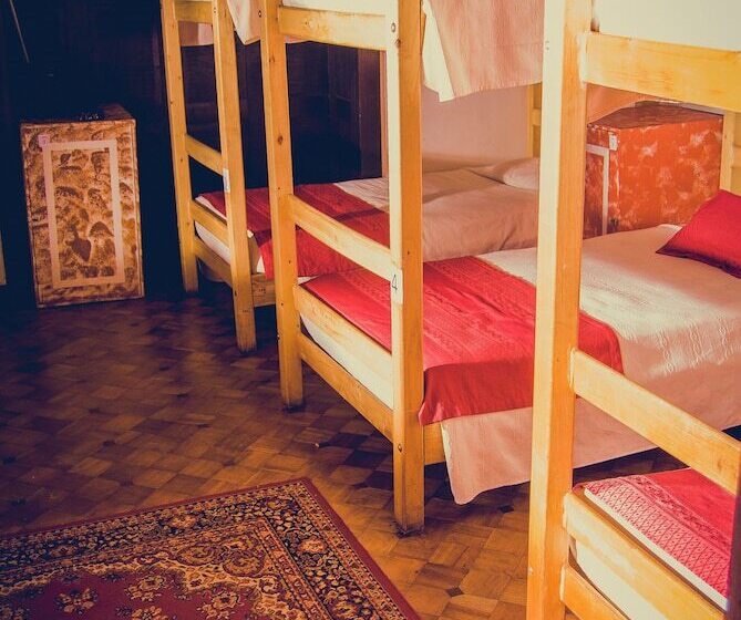 تختخواب در اتاق مشترک, Landay Hostel