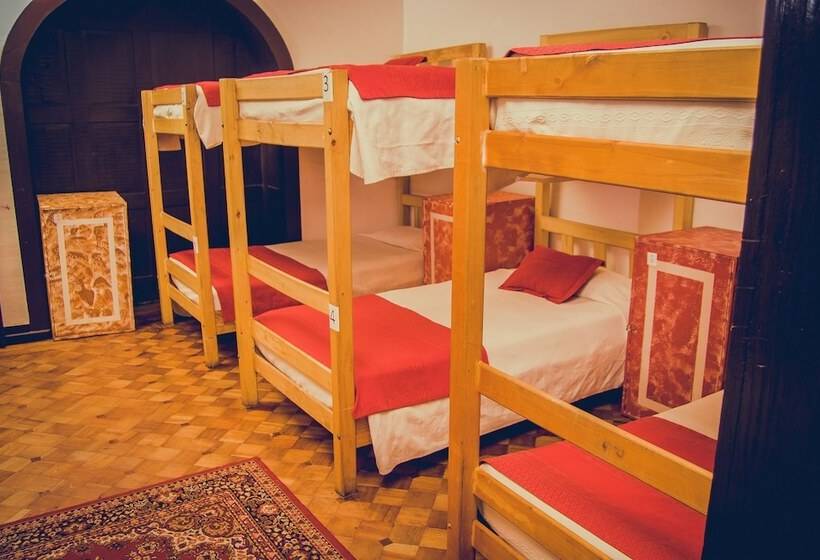 تختخواب در اتاق مشترک, Landay Hostel