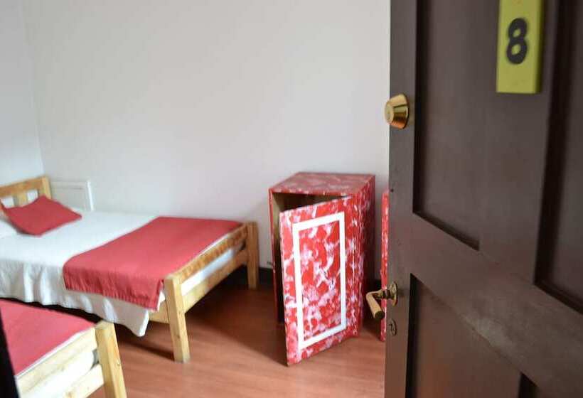 اتاق استاندارد با سرویس بهداشتی مشترک, Landay Hostel