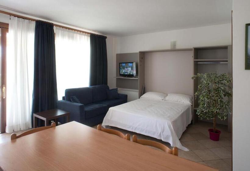 2 Bedrooms Apartment Lake View, Relais Rosa Dei Venti Ciao Vacanze