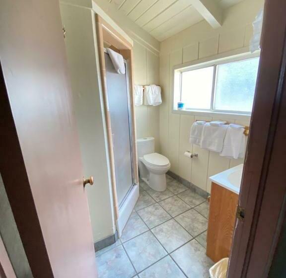 Quarto Familiar, Bristlecone Motel