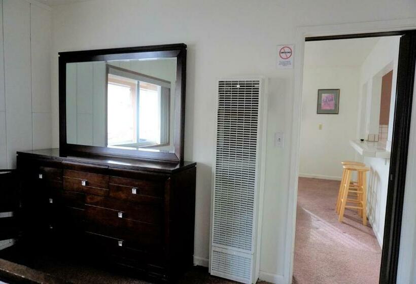 침실 1개 아파트, Bristlecone Motel