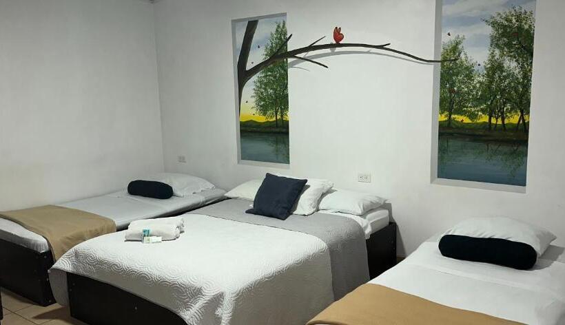 غرفة كلاسيكية ثلاثية, Pacande B&b