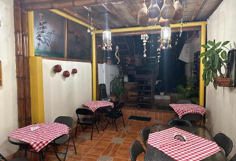 اتاق چهار تخته با دستشویی مشترک, Pacande B&b
