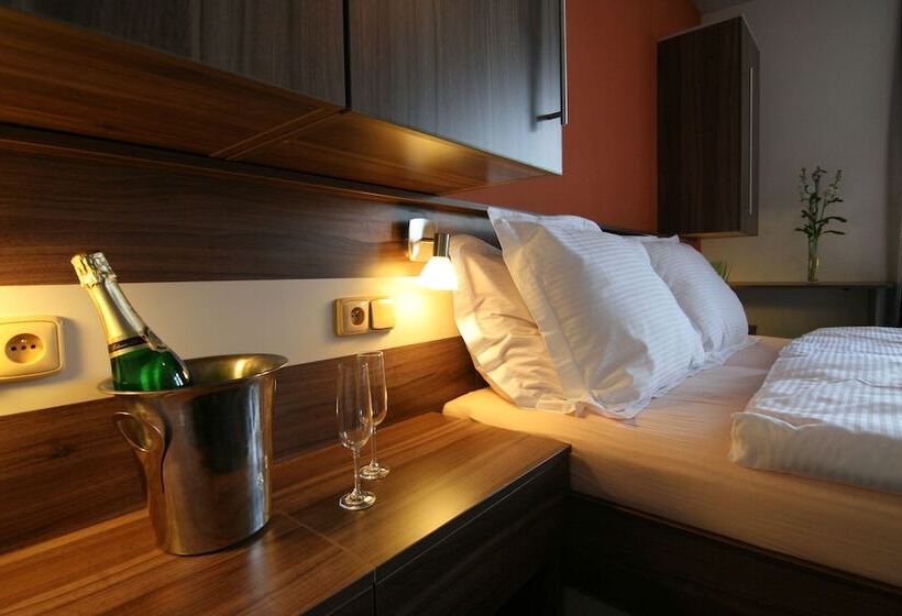标准三人间, Wellness Hotel Kocanda
