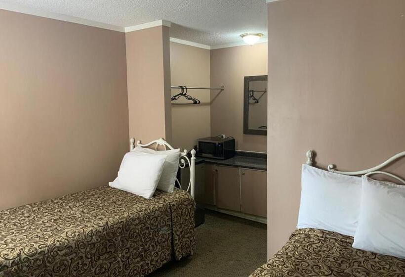 Номер Deluxe, Lucien Motel