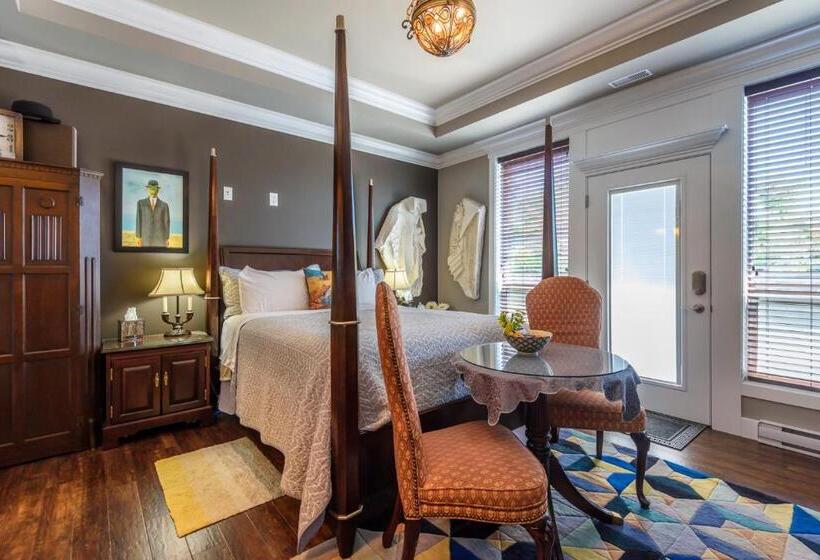 Студия Стандарт, Brookside Inn Boutique