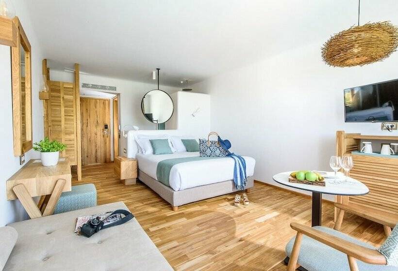 Номер Deluxe Вид на Бассейн, Stella Island Luxury Resort & Spa