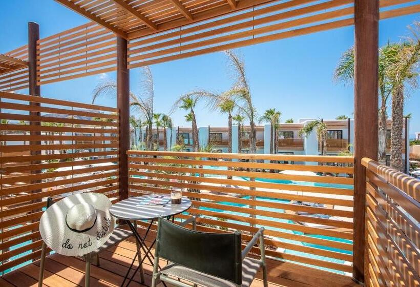 Номер Premium Вид на Бассейн, Stella Island Luxury Resort & Spa