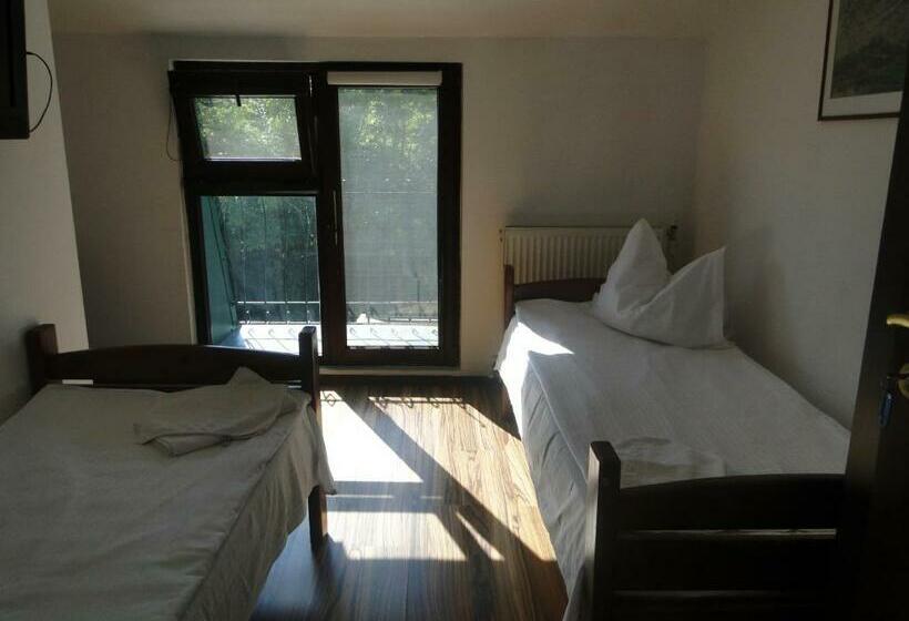 اتاق استاندارد یک نفره, Hostel Bella Italia