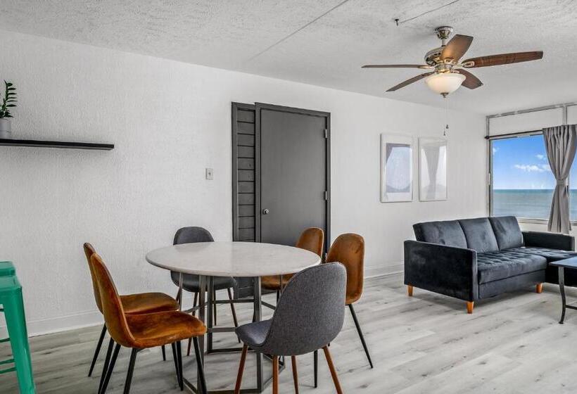 Люкс Superior Вид на Море, The Beverley Beach House
