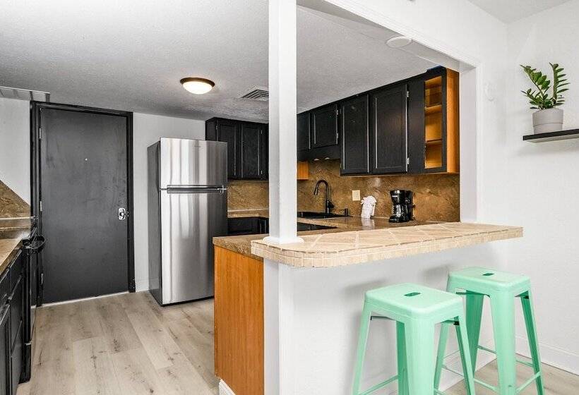 Люкс Вид на Море, The Beverley Beach House
