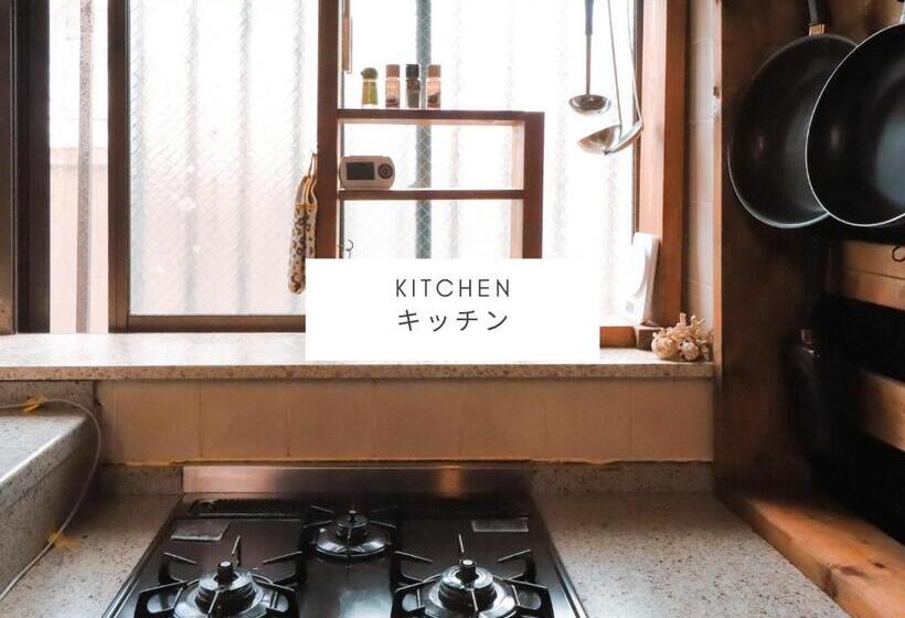 חדר סטנדרטי לארבעה עם חדר אמבטיה משותף, All Friends Guest House