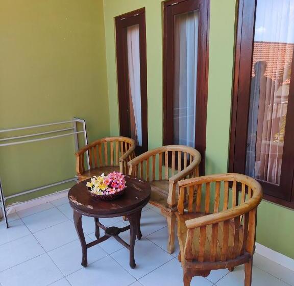 舒适三人间, Berlian Inn Kuta Beach