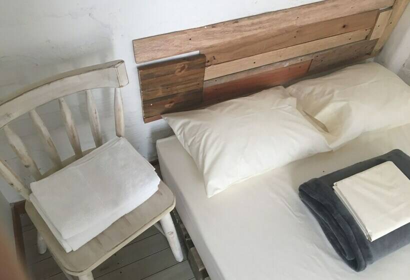 חדר סטנדרט עם מרפסת, Casa Estacion   Hostel