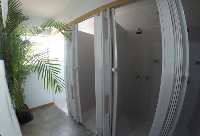 חדר אקונומי לארבעה, Casa Estacion   Hostel