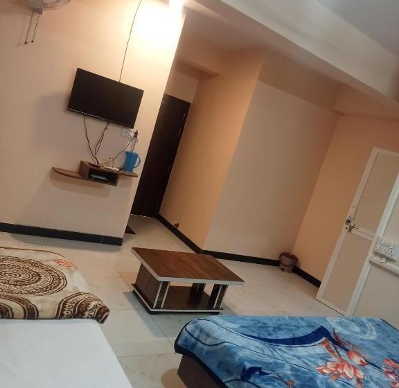 Quarto Triplo Estandar, Ujjain Hotel Shree Radhe Krishna Please