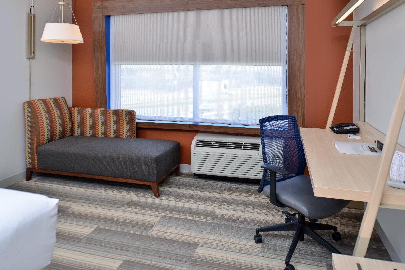 Номер Стандарт, Holiday Inn Express & Suites   Brighton South   Us 23, An Ihg