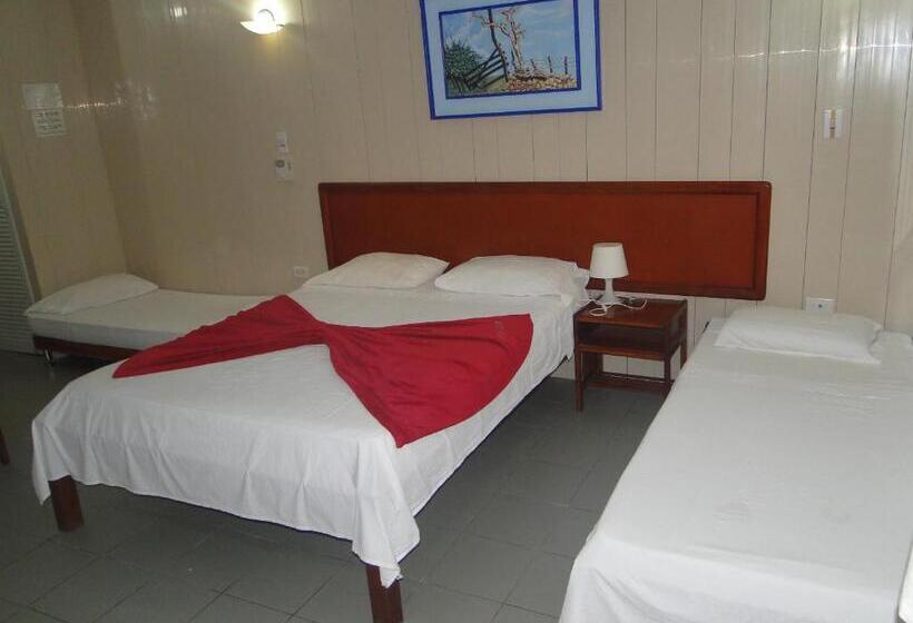 Standard 4-Bettzimmer mit Balkon, Nitana