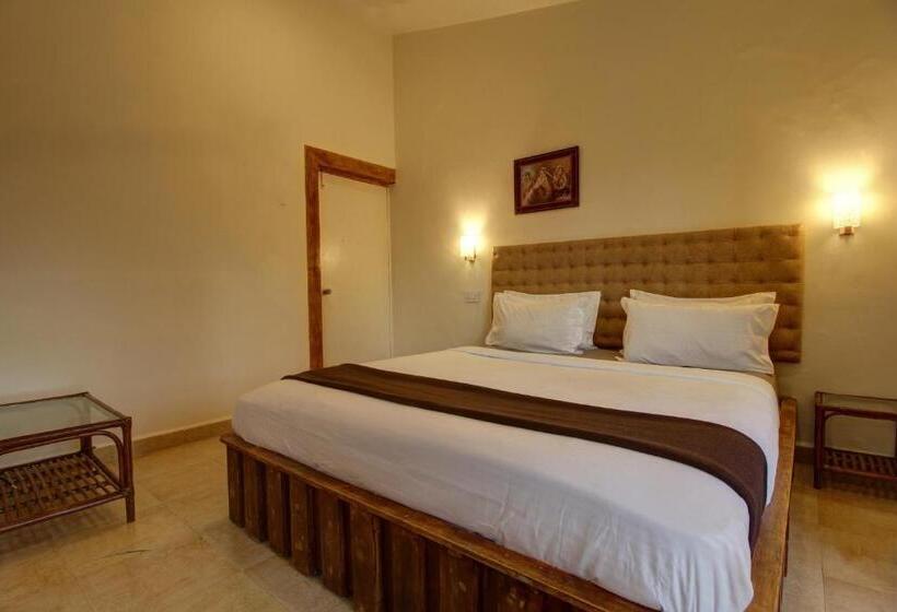 اتاق استاندارد با تخت بزرگ, Fabhotel Grand Royal Palms