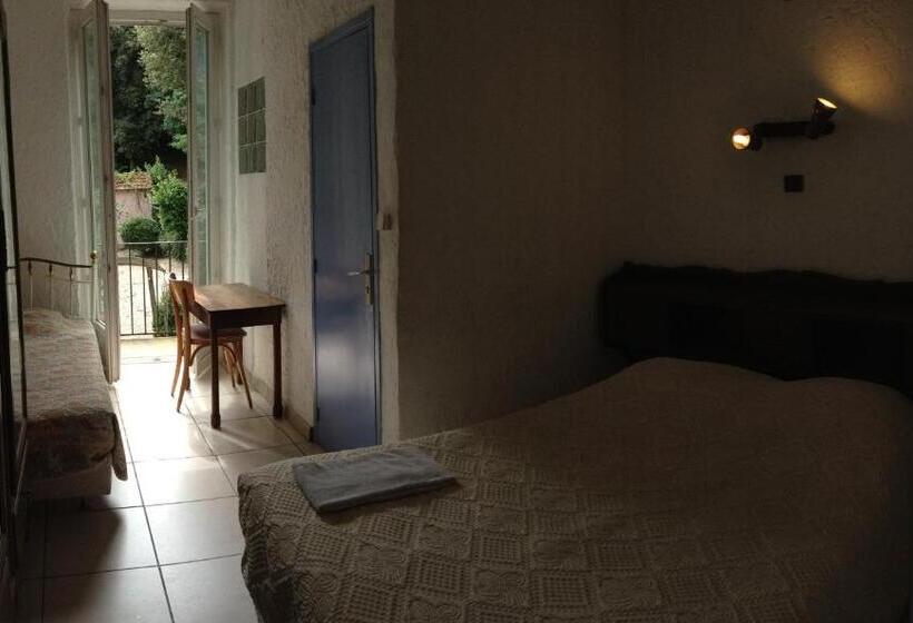 Трехместный Номер Базовый, Hostellerie Du Loup