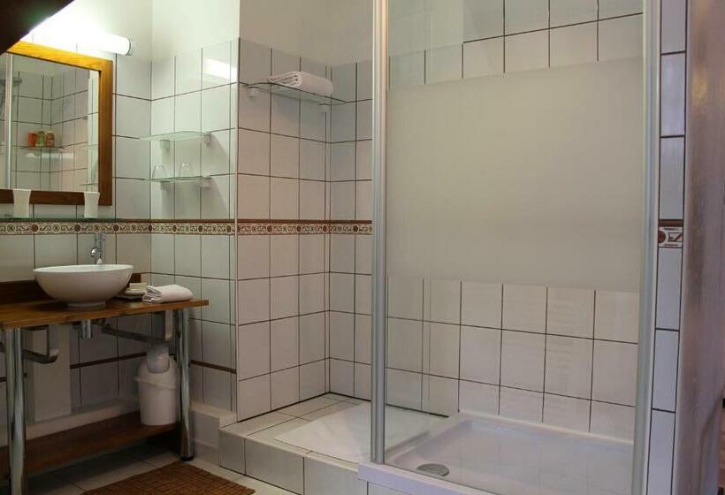 غرفة قياسية ثلاثية, Chambres D Hôtes La Brillève