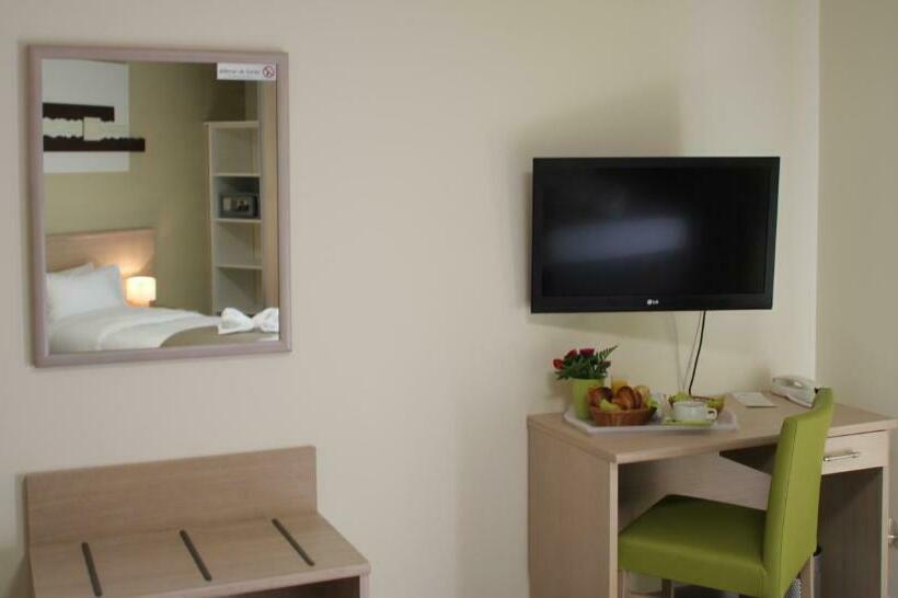 Номер Стандарт Индивидуальный, The Originals Boutique, Hotel L Occitan, Aubagne