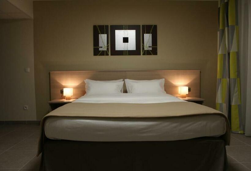 Номер Стандарт, The Originals Boutique, Hotel L Occitan, Aubagne