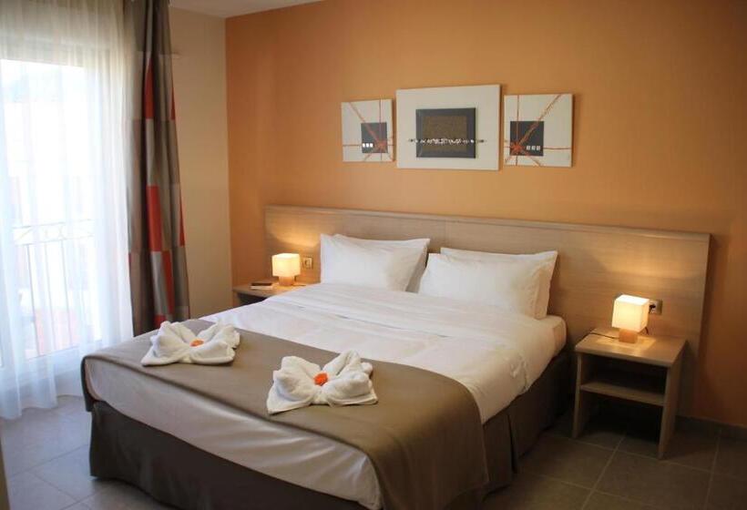 Номер Стандарт с Террасой, The Originals Boutique, Hotel L Occitan, Aubagne