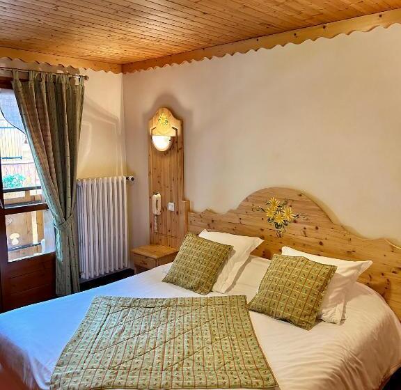 اتاق استاندارد سه نفره, Hameau Des Prodains   Hôtel