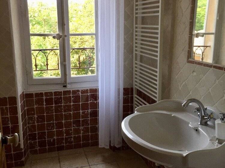 Номер Стандарт, La Féraude   Pays D Aix En Provence