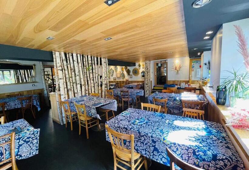 اتاق خانوادگی با سرویس بهداشتی مشترک, Hôtel Restaurant La Petite Auberge