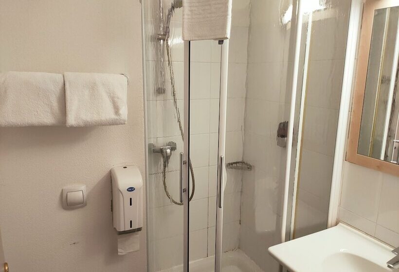 Номер Стандарт, Brit Hotel Essentiel Cahors Nord