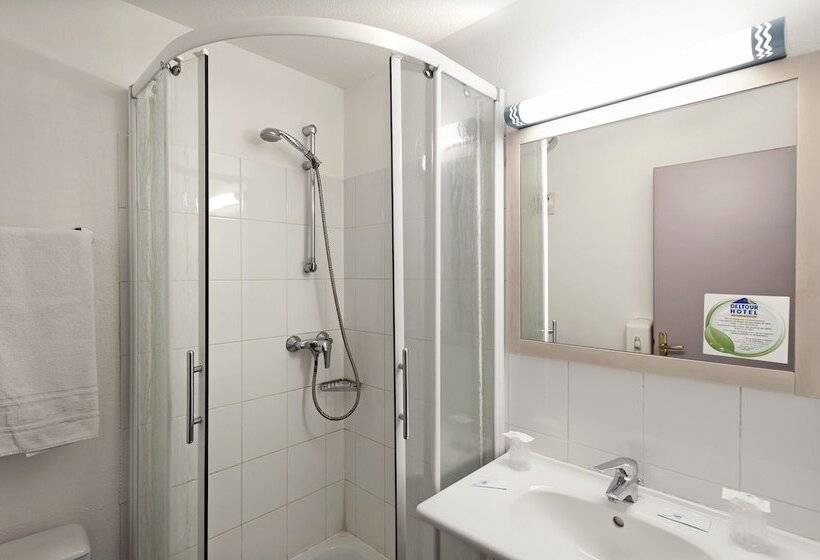 Номер Стандарт Трехместный, Brit Hotel Essentiel Cahors Nord