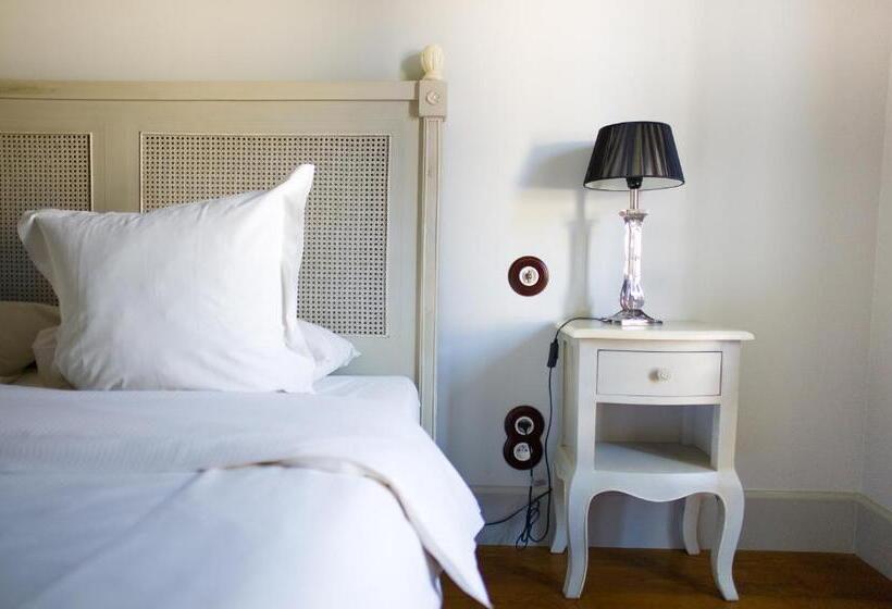 Номер Стандарт, Hostellerie Du Coq D'or