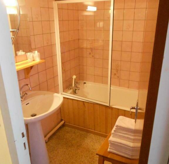 Четырехместный Номер Стандарт, Hôtel L'orée Du Bois
