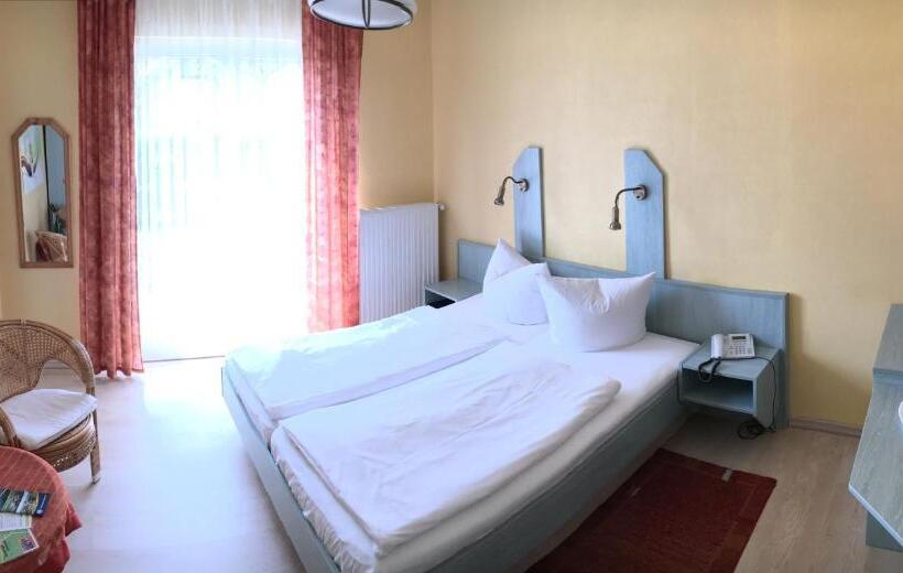 Номер Стандарт Вид на Сад, Kastanienhof Hotel Garni