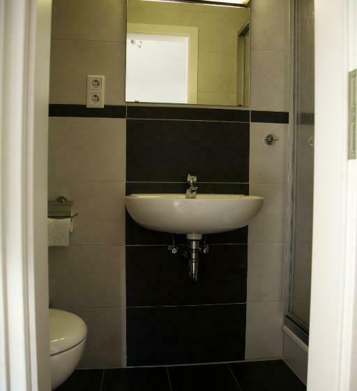 اتاق استاندارد یک نفره, Hoffmann