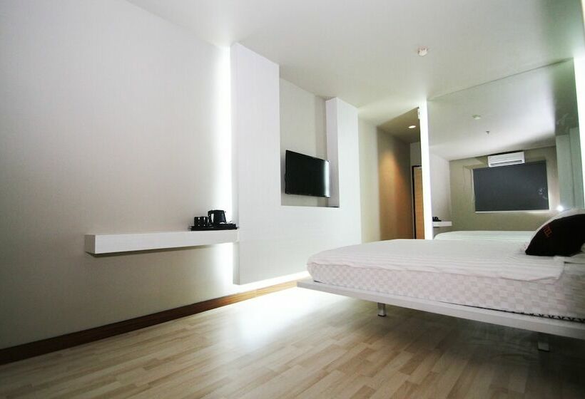 디럭스 룸, The L Hotel Entertainment