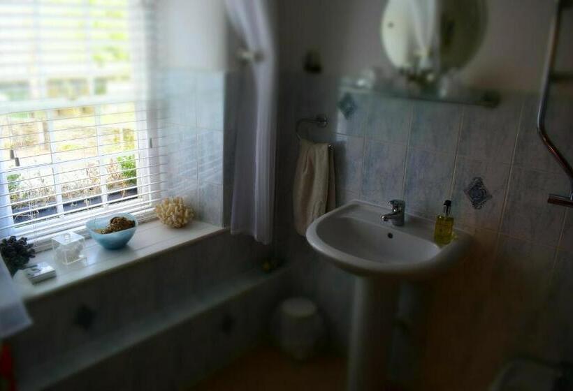 キングサイズベッドのスタンダードルーム, The Old Mill House