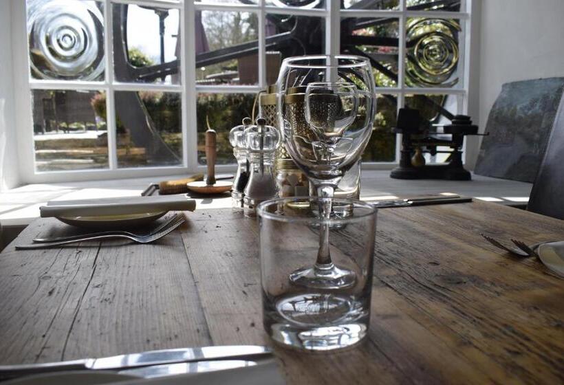 キングサイズベッドのスタンダードルーム, The Old Mill House