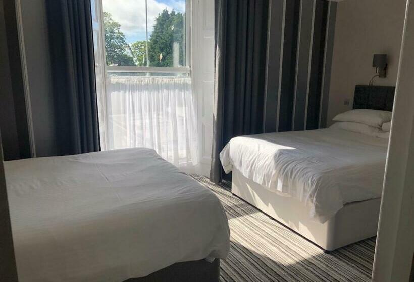 غرفة ديلوكس, The Lowenac