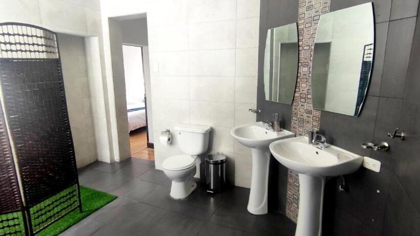اتاق لوکس, Minka Hostel