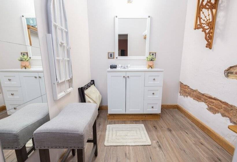 Люкс, Hartwell Suites