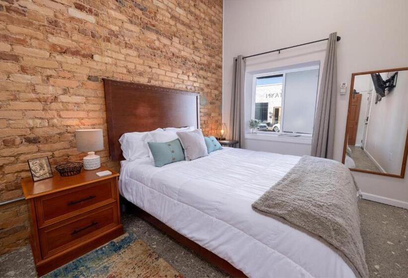 Люкс, Hartwell Suites