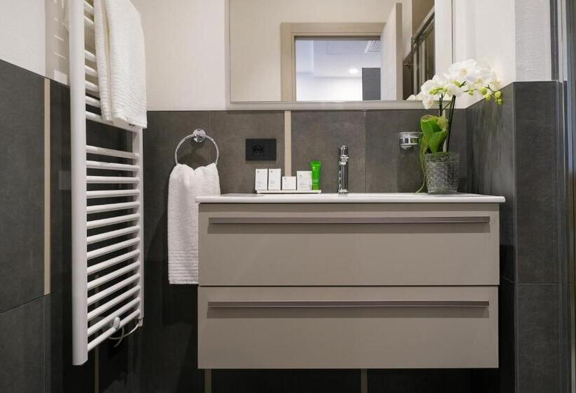 4인용 스탠다드 룸, Emerald Green Residence