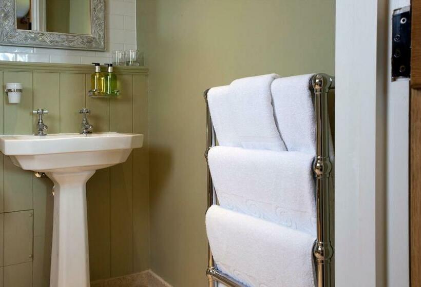 キングサイズベッドのスーペリアルーム, The Three Crowns